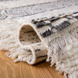 Safavieh Manhattan 4'-0" x 6'-0" Rug in Ivory / Grey