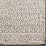 Safavieh Montauk 6'-0" x 9'-0" Rug in Ivory / Grey