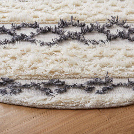 Safavieh Casablanca 6'-0" x 6'-0" Rug in Ivory / Dark Grey