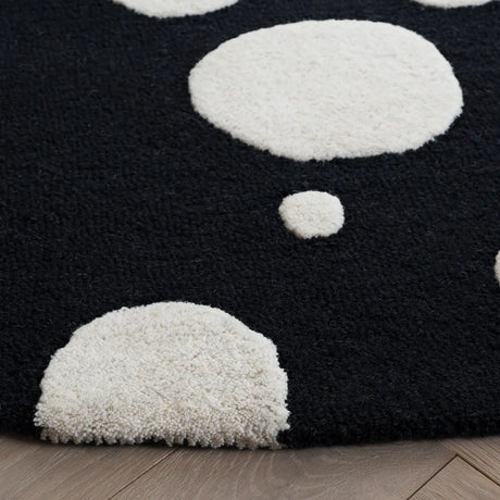 Safavieh Cambridge 6'-0" x 6'-0" Rug in Black / Ivory