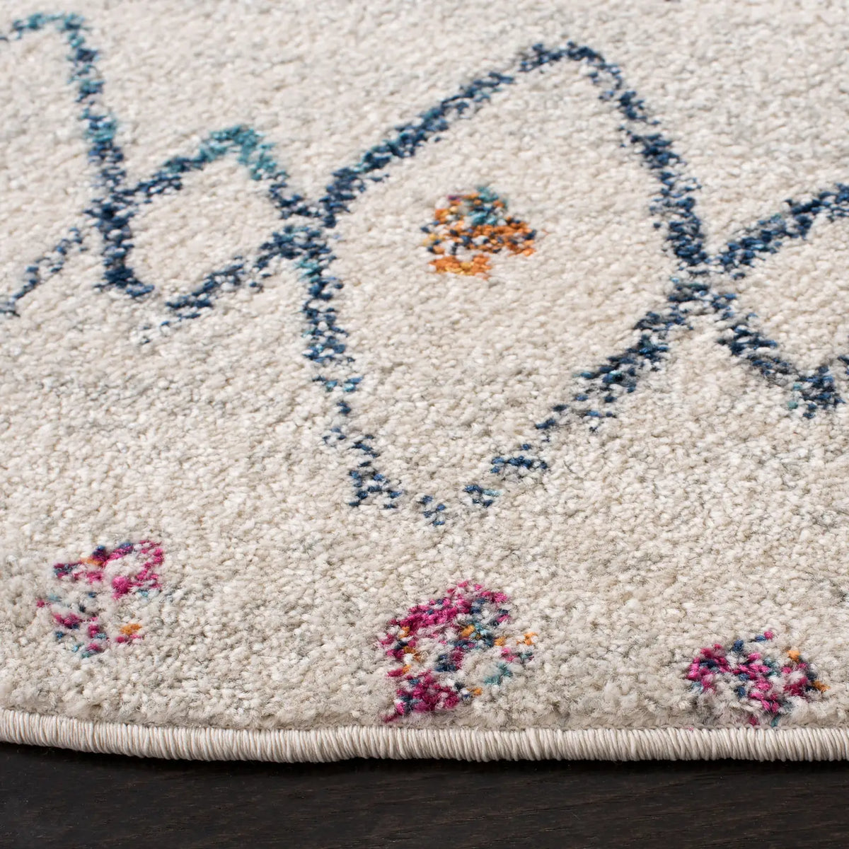 Safavieh Madison 700 5'-3" x 5'-3" Rug in Ivory / Dark Blue