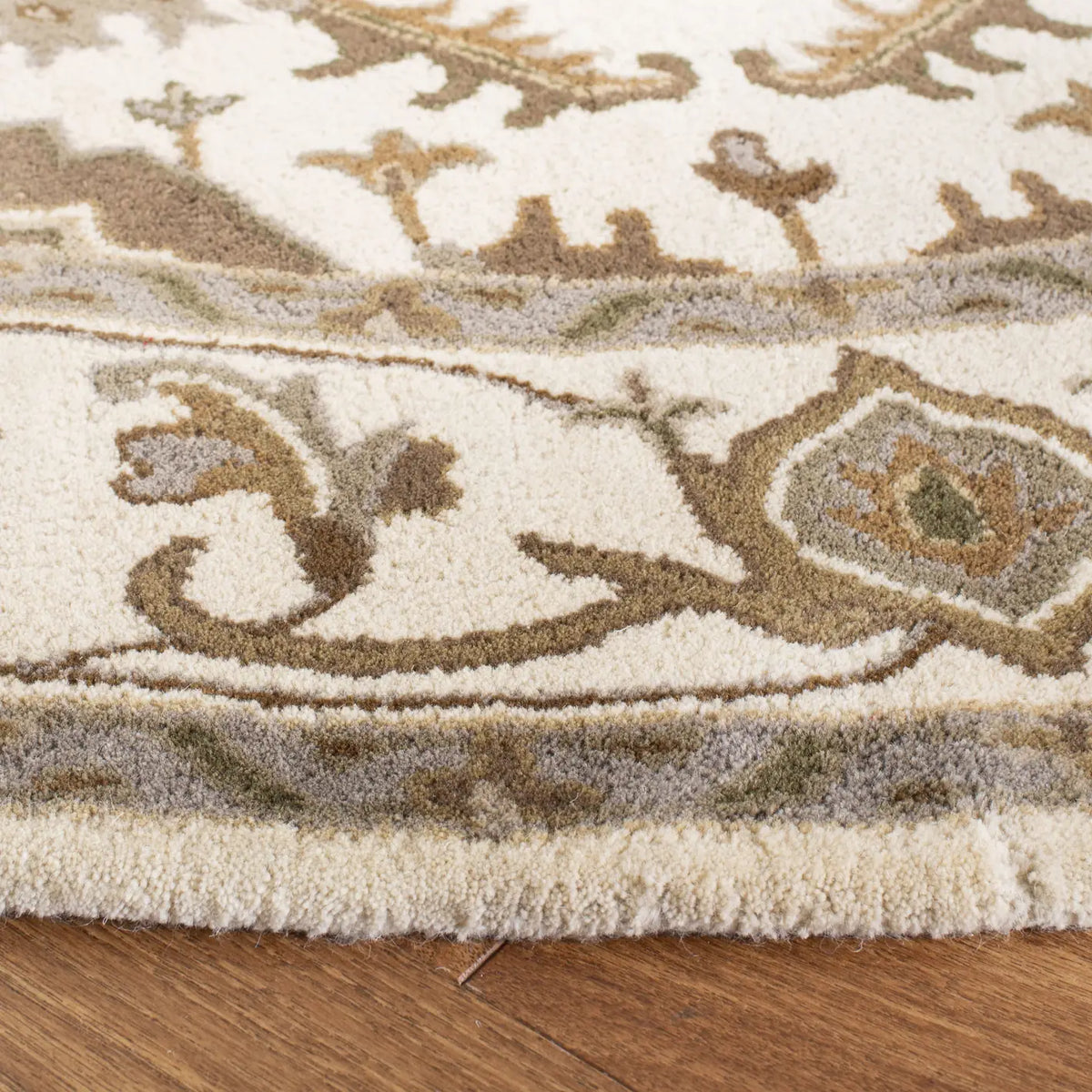Safavieh Royalty 7'-0" x 7'-0" Rug in Beige / Sage