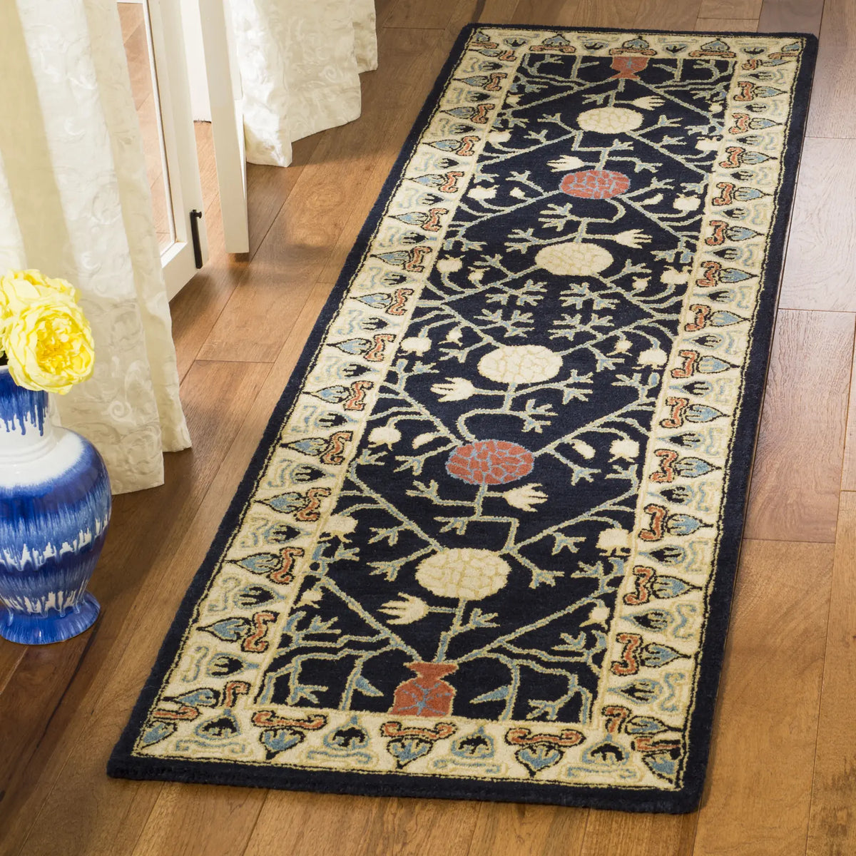 Safavieh Heritage 2'-3" x 8'-0" Rug in Navy / Ivory