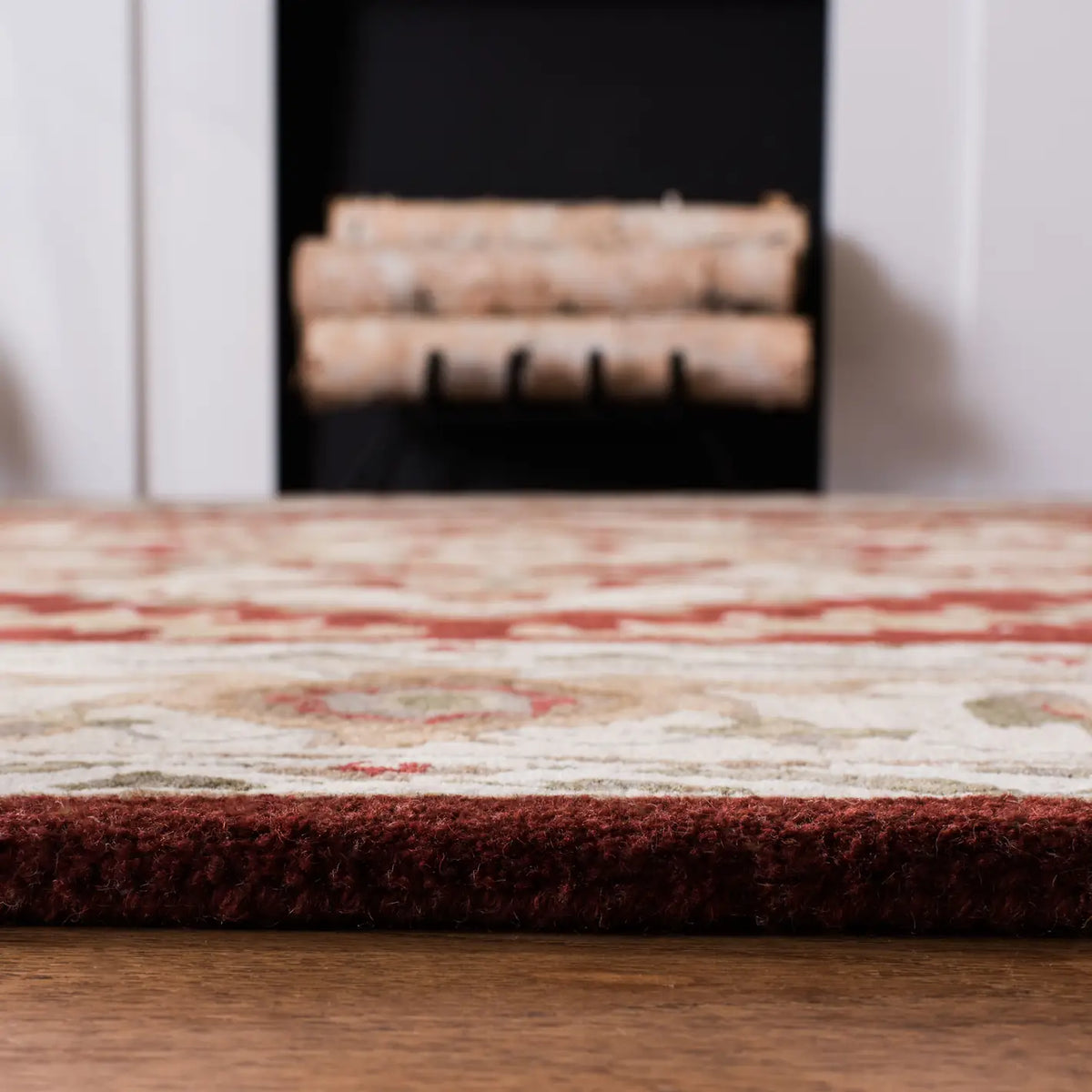 Safavieh Royalty 4'-0" x 6'-0" Rug in Red / Beige