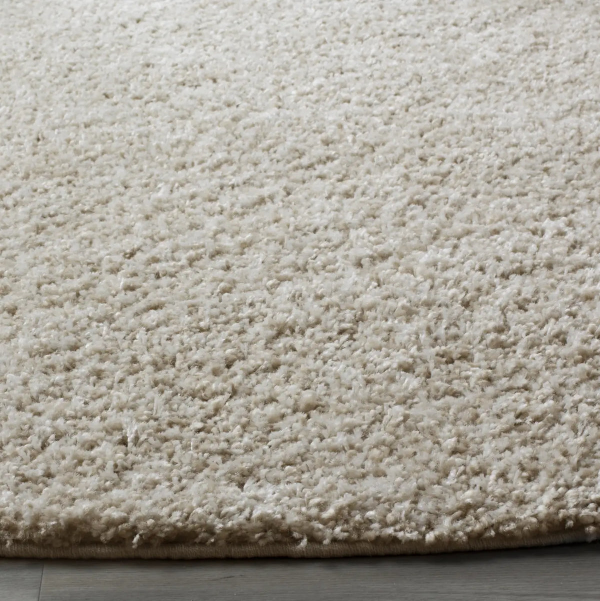 Safavieh Arizona Shag 6'-7" x 6'-7" Rug in Linen