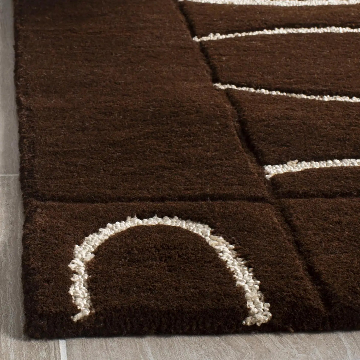 Safavieh Soho 5'-0" x 8'-0" Rug in Brown / Ivory