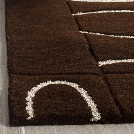 Safavieh Soho 5'-0" x 8'-0" Rug in Brown / Ivory