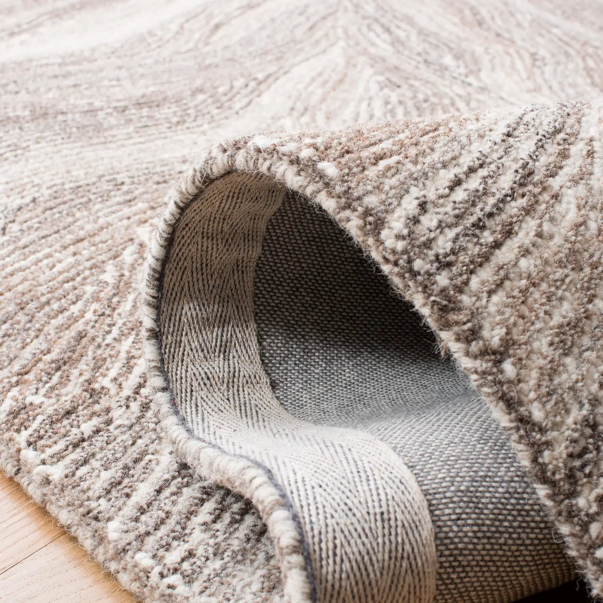 Safavieh Metro 4'-0" x 6'-0" Rug in Ivory / Brown