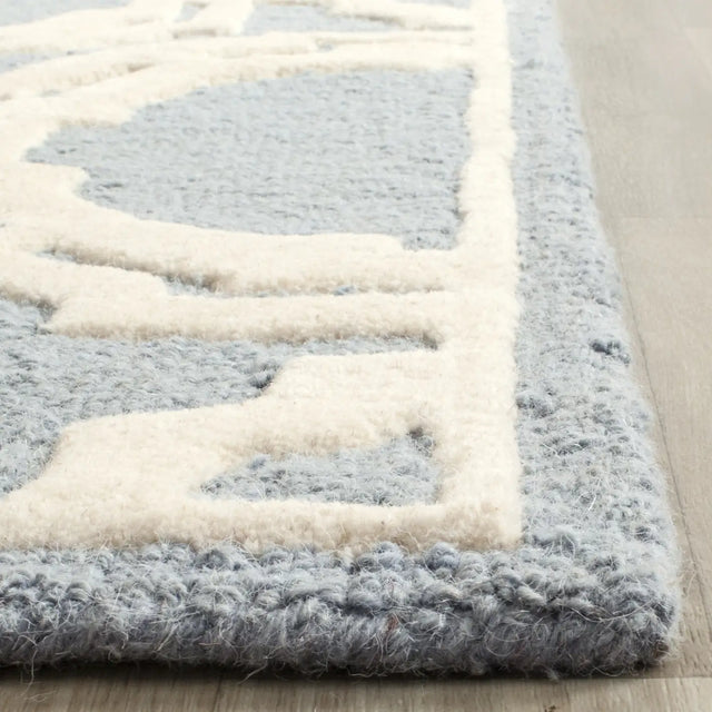 Safavieh Cambridge 2'-6" x 8'-0" Rug in Blue / Ivory