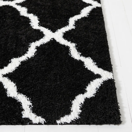 Safavieh Tahoe Shag 4'-0" x 6'-0" Rug in Black / White