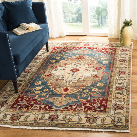 Safavieh Kashan 4'-0" x 6'-0" Rug in Ivory / Blue