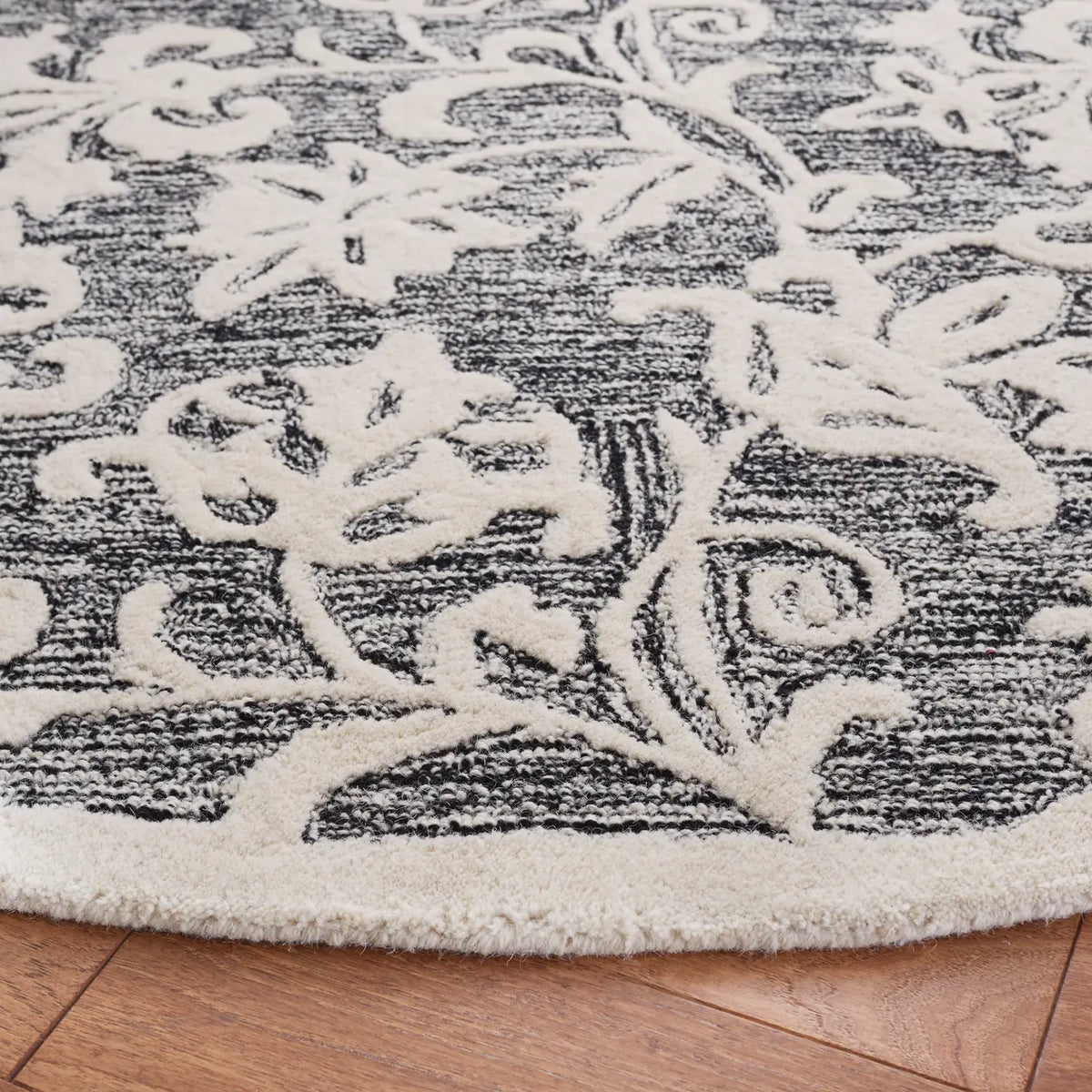 Safavieh Martha Stewart 6'-0" x 6'-0" Rug in Black / Ivory