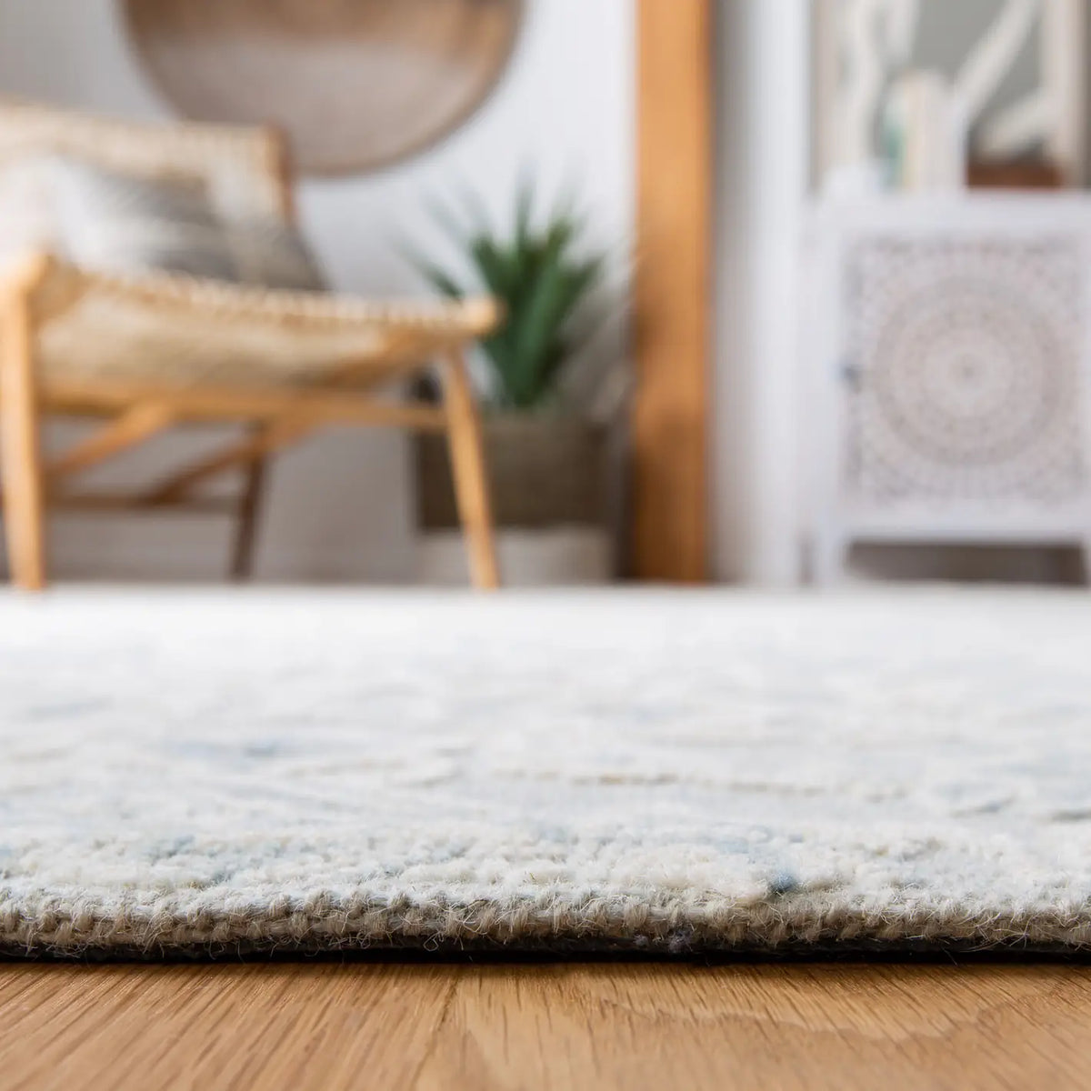 Safavieh Abstract 4'-0" x 6'-0" Rug in Grey / Beige