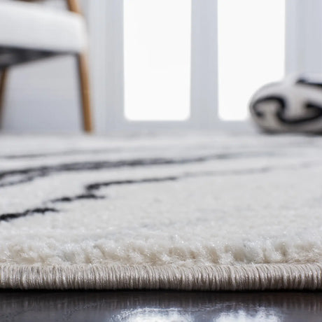 Safavieh Tulum 4'-0" x 6'-0" Rug in Ivory / Black