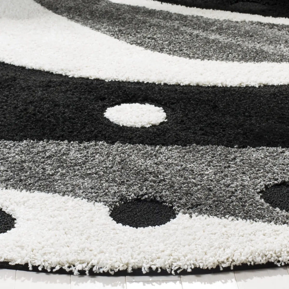 Safavieh Florida Shag 5'-0" x 5'-0" Rug in Black / Ivory