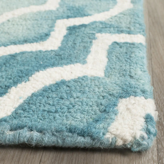 Safavieh Dip Dye 6'-0" x 9'-0" Rug in Turquoise / Ivory