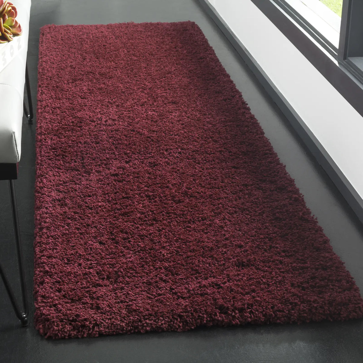 Safavieh Sgl-Laguna Shag 2'-3" x 10'-0" Rug in Maroon