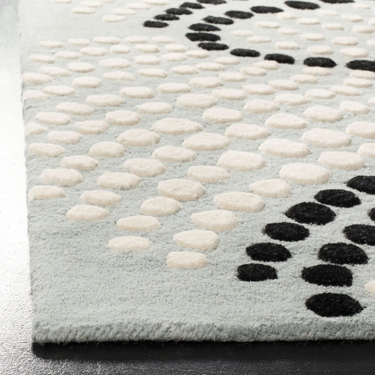 Safavieh Soho 5'-0" x 8'-0" Rug in Grey / Ivory