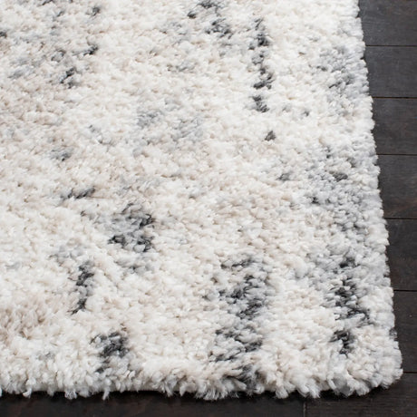 Safavieh Berber Shag 4'-5" x 6'-5" Rug in Ivory / Grey