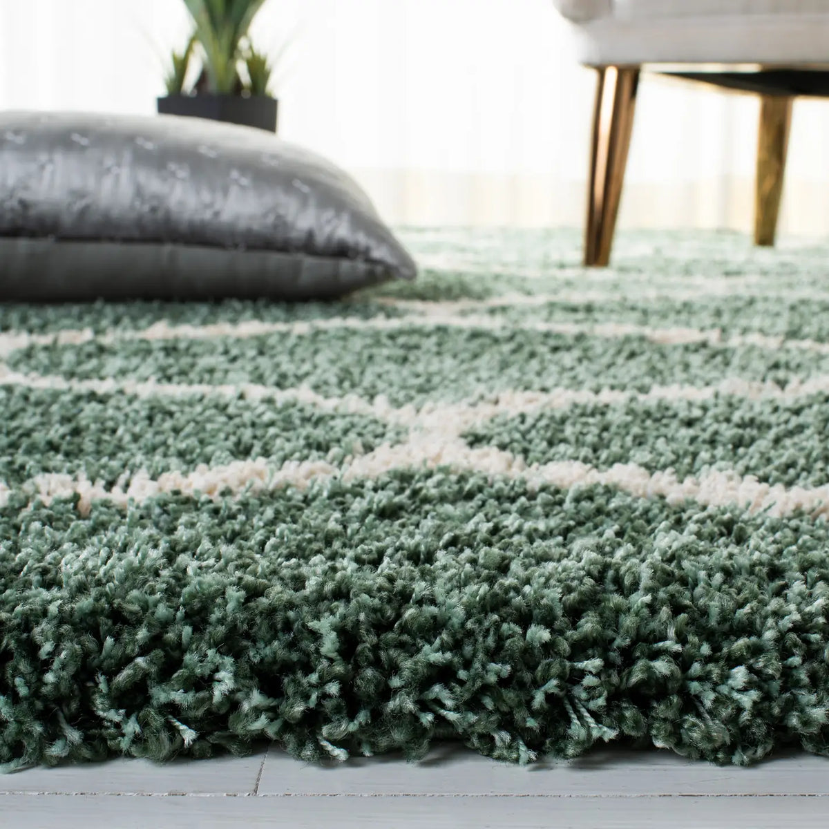 Safavieh Hudson Shag 4'-0" x 6'-0" Rug in Light Green / Ivory