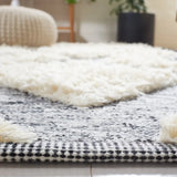 Safavieh Kenya 6'-0" x 9'-0" Rug in Ivory / Black
