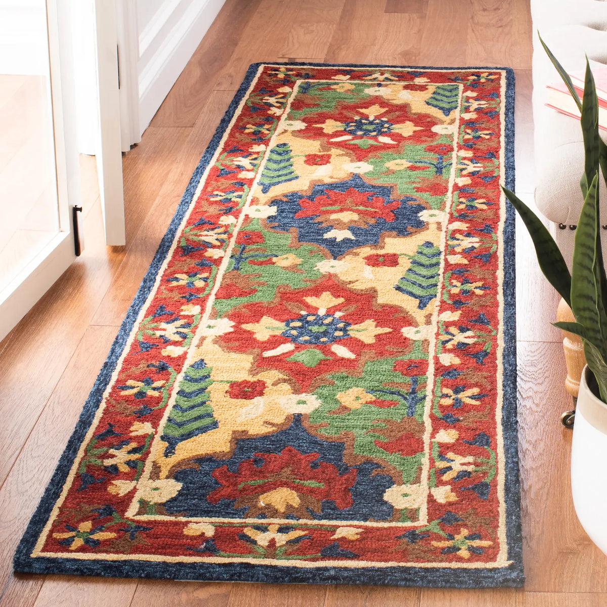 Safavieh Heritage 2'-3" x 8'-0" Rug in Red / Green