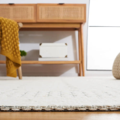 Safavieh Marbella 4'-0" x 6'-0" Rug in Ivory / Green