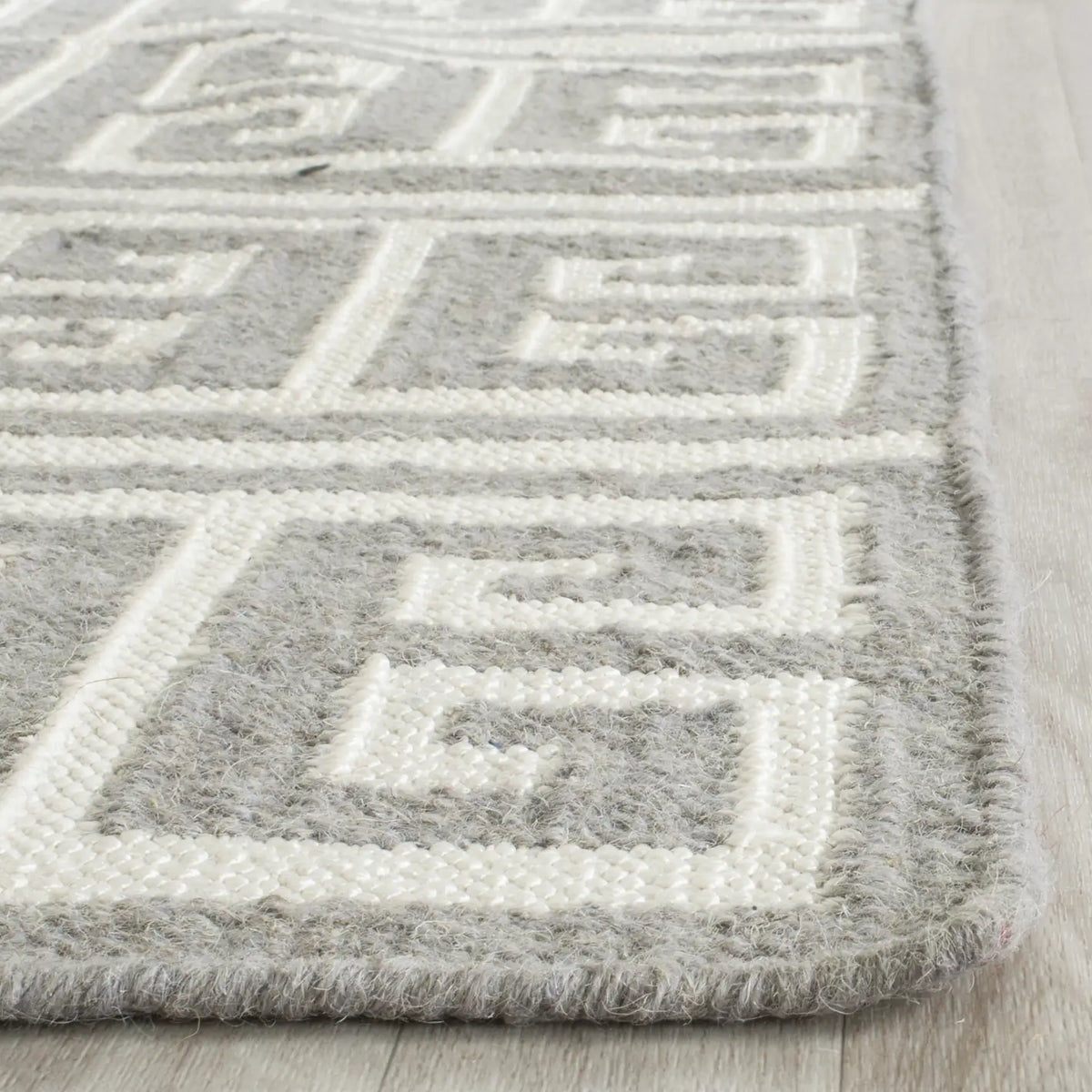 Safavieh Dhurries 3'-0" x 5'-0" Rug in Grey / Ivory