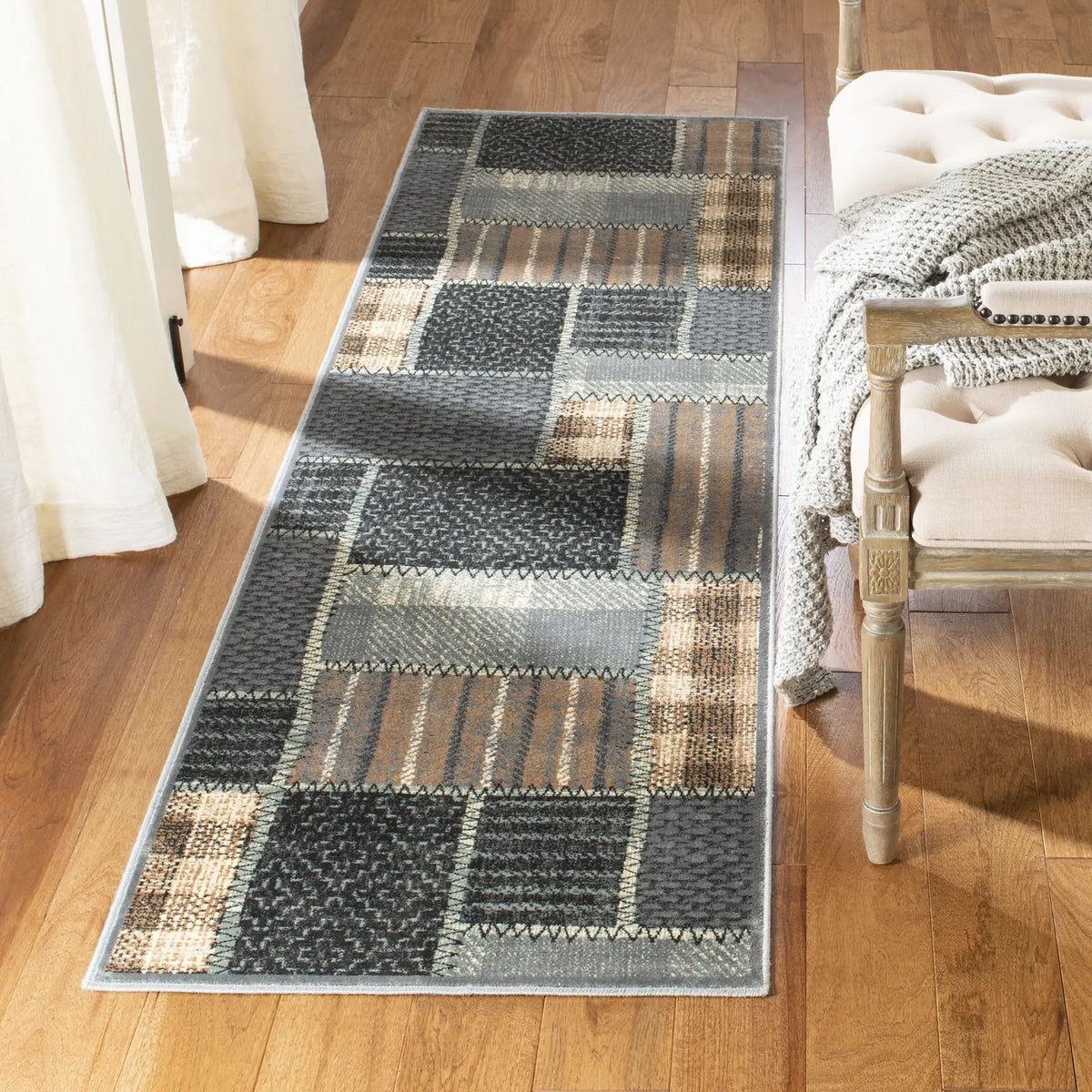 Safavieh Vintage 2'-2" x 8'-0" Rug in Light Blue