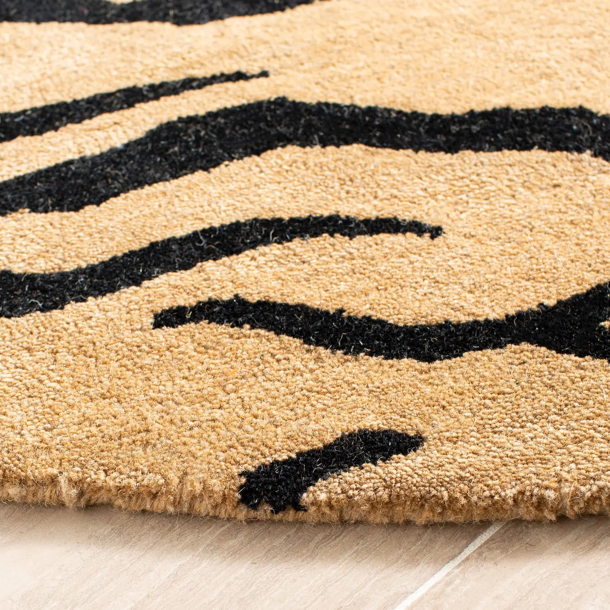 Safavieh Soho 6'-0" x 6'-0" Rug in Gold / Black