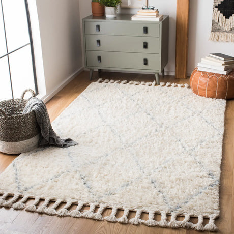 Safavieh Casablanca 5'-0" x 8'-0" Rug in Blue / Ivory