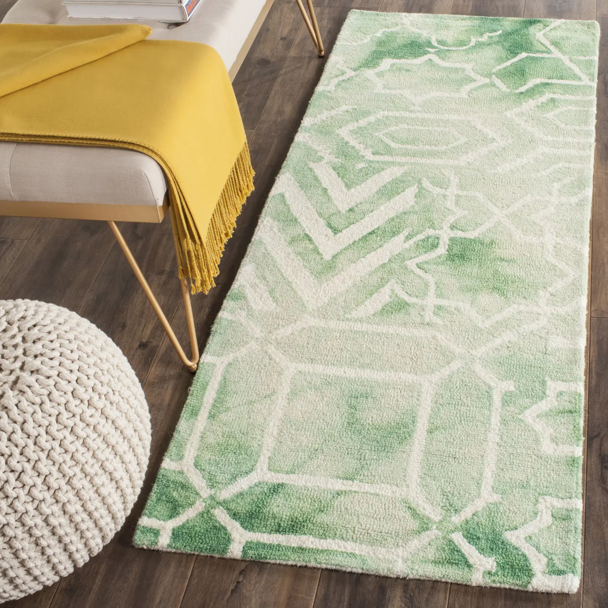 Safavieh Dip Dye 2'-3" x 10'-0" Rug in Green / Ivory
