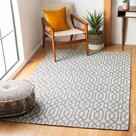 Safavieh Augustine 5'-0" x 7'-7" Rug in Anthracite / Light Grey