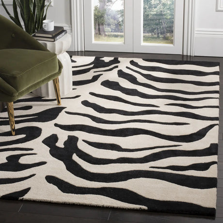 Safavieh Soho 5'-0" x 8'-0" Rug in Beige / Black