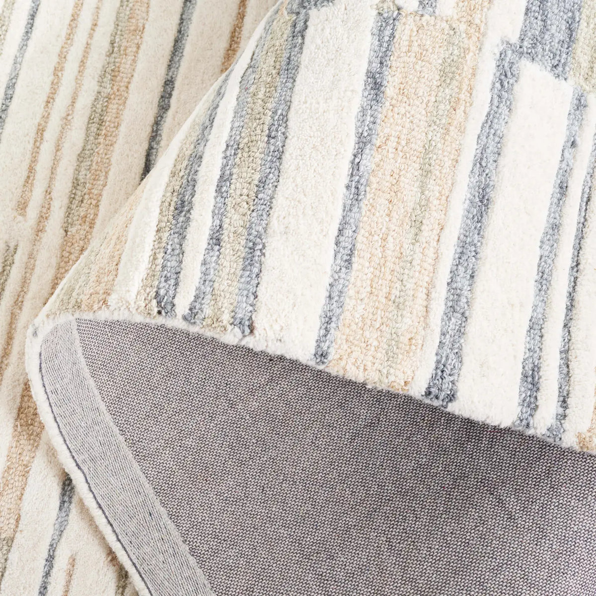Safavieh Fifth Avenue 4'-0" x 6'-0" Rug in Ivory / Beige