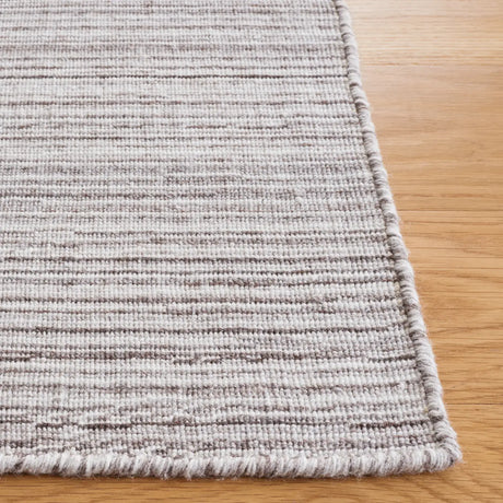 Safavieh Kilim 4'-0" x 6'-0" Rug in Beige / Ivory