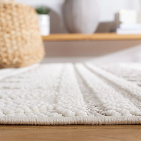 Safavieh Lotus 4'-0" x 6'-0" Rug in Ivory / Beige