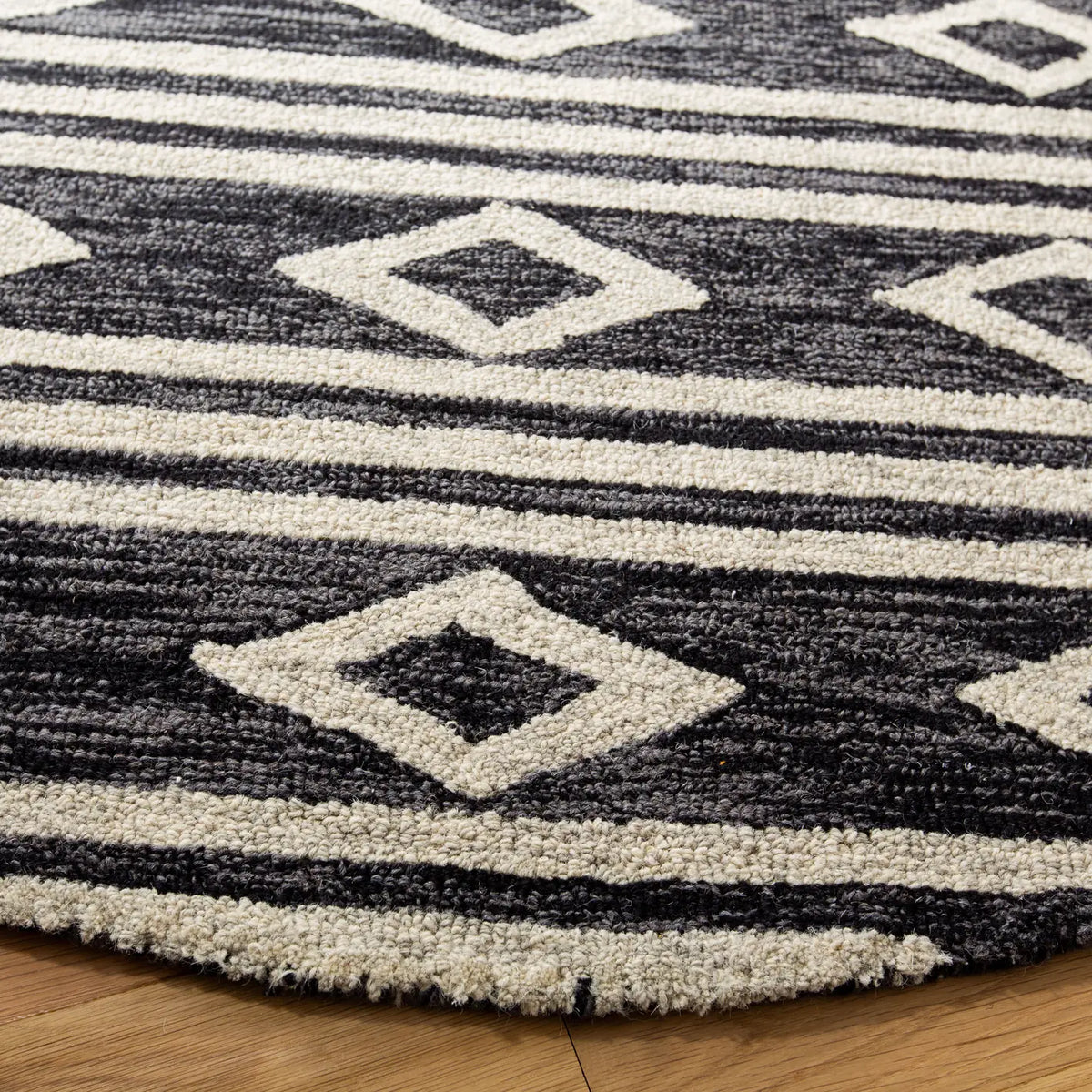 Safavieh Micro-Loop 5'-0" x 5'-0" Rug in Charcoal / Ivory