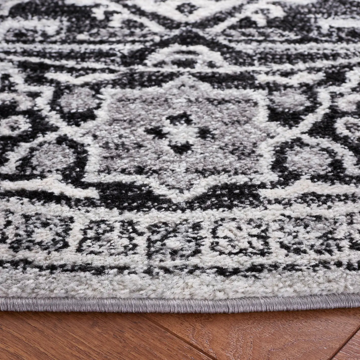 Safavieh Tulum 6'-7" x 6'-7" Rug in Ivory / Black