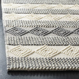Safavieh Natura 4'-0" x 6'-0" Rug in Grey / Ivory