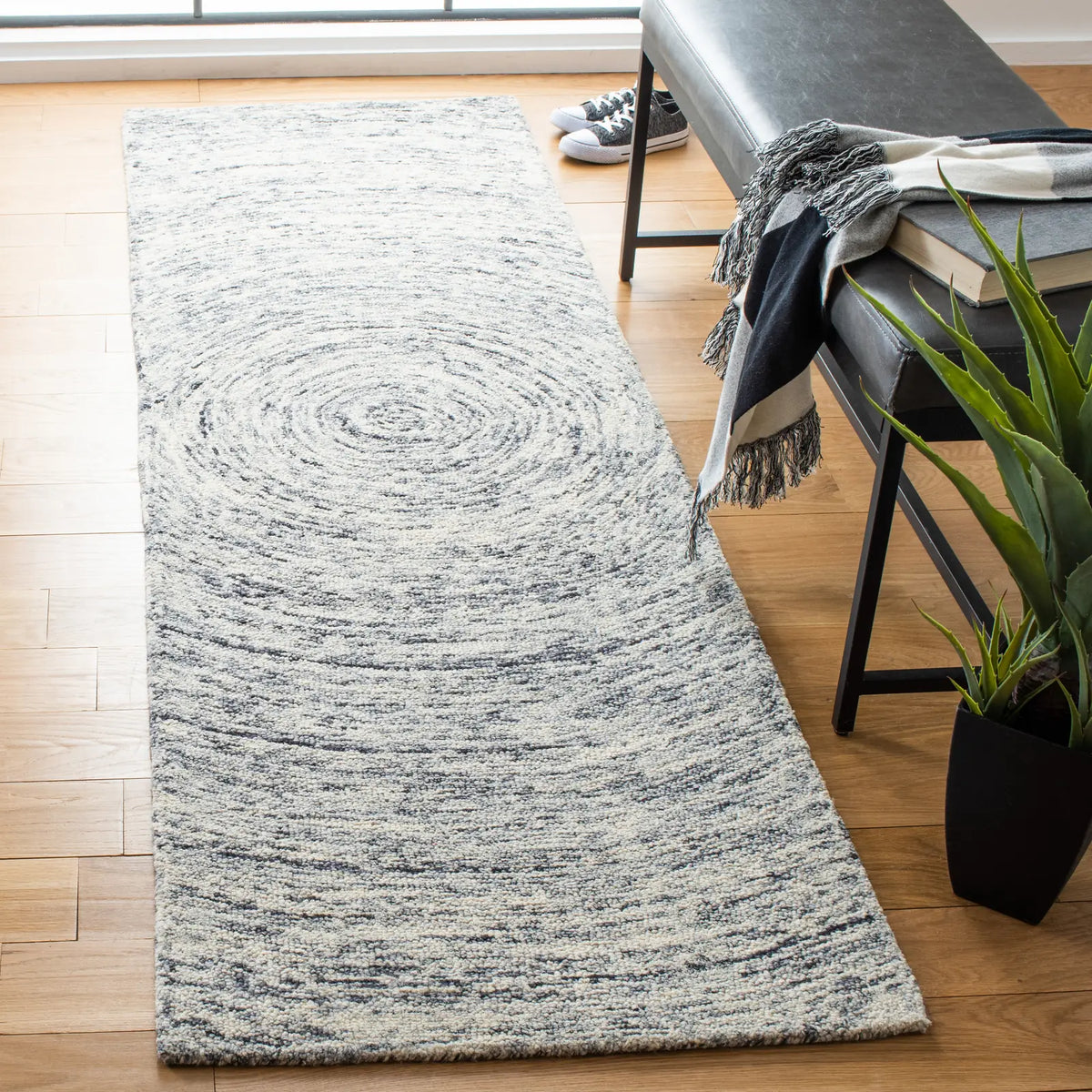 Safavieh Ikat 2'-3" x 8'-0" Rug in Silver / Grey