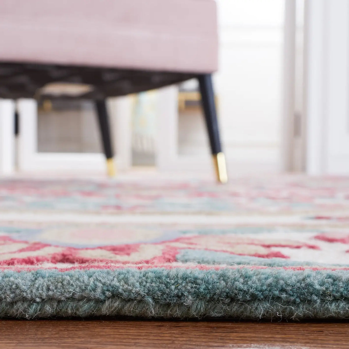 Safavieh Bellagio 4'-0" x 6'-0" Rug in Ivory / Red