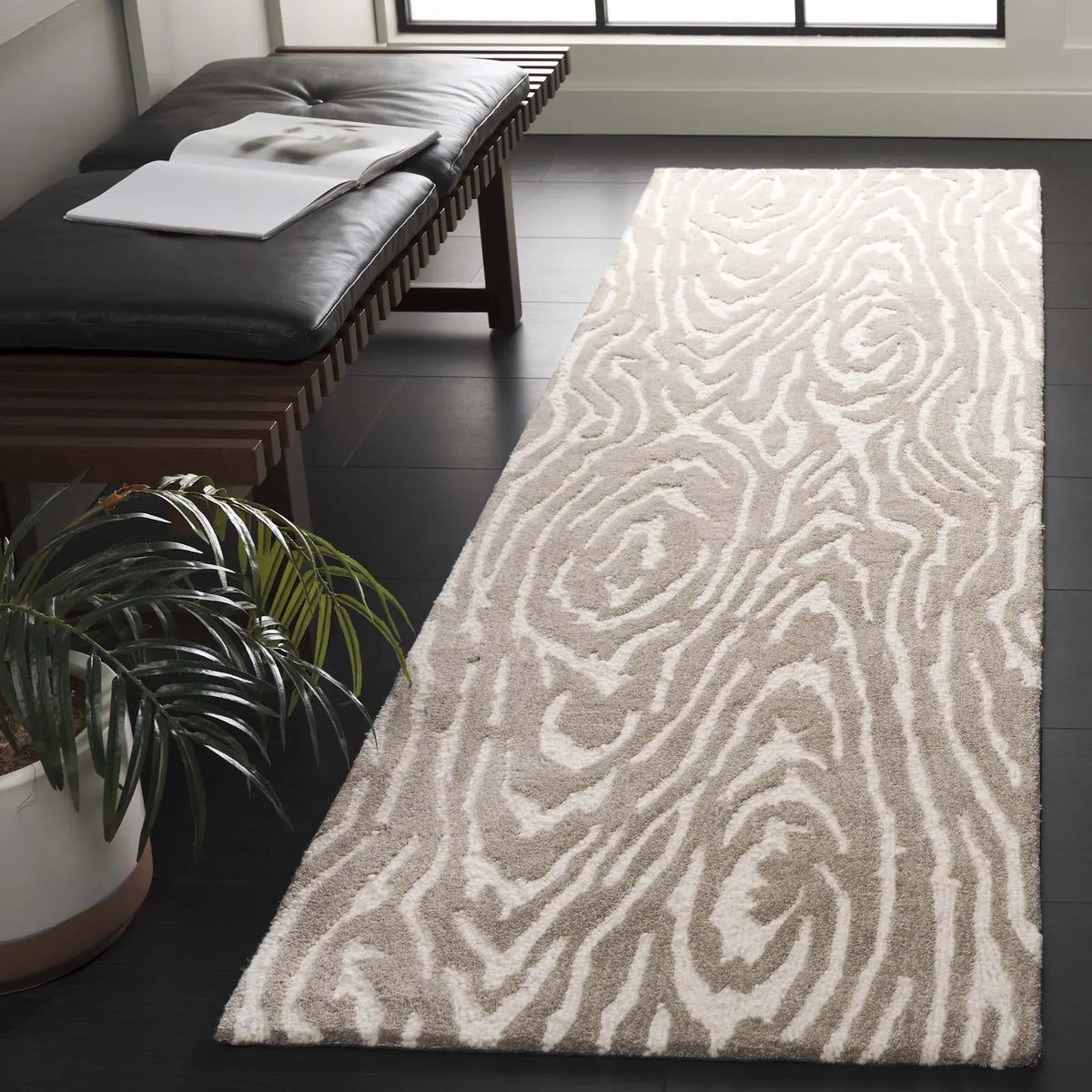 Safavieh Ebony 2'-3" x 8'-0" Rug in Grey / Ivory