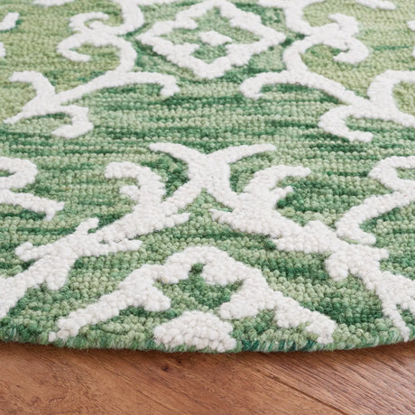 Safavieh Blossom 6'-0" x 6'-0" Rug in Green / Ivory
