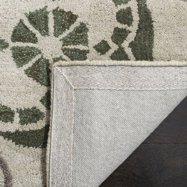 Safavieh Wyndham 5'-0" x 8'-0" Rug in Ivory / Brown