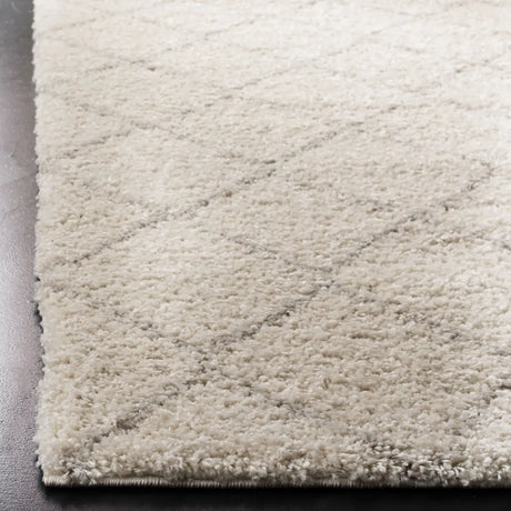 Safavieh Arizona Shag 4'-0" x 6'-0" Rug in Ivory / Beige