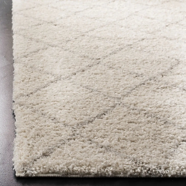Safavieh Arizona Shag 4'-0" x 6'-0" Rug in Ivory / Beige