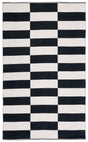 Safavieh Montauk 4'-0" x 6'-0" Rug in Black / Ivory