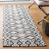 Safavieh Marbella 2'-3" x 8'-0" Rug in Ivory / Black