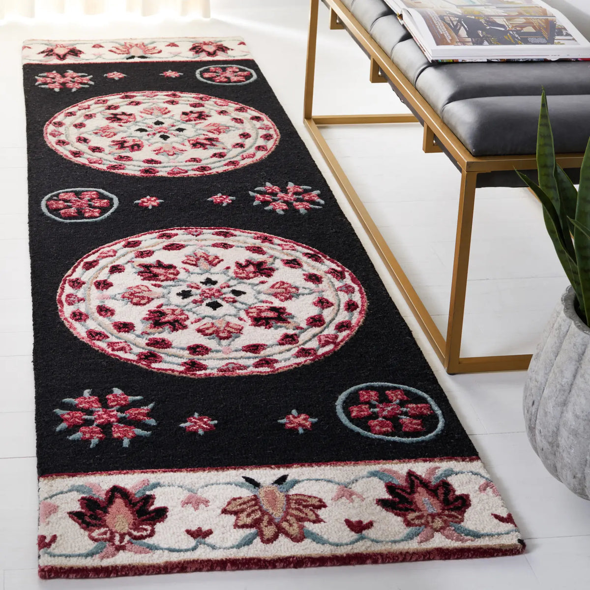Safavieh Bellagio 2'-3" x 8'-0" Rug in Black / Ivory
